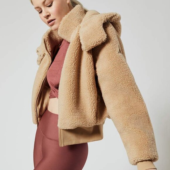 Alo Yoga Foxy Sherpa Jacket in Camel Size Small - Picture 2 of 12